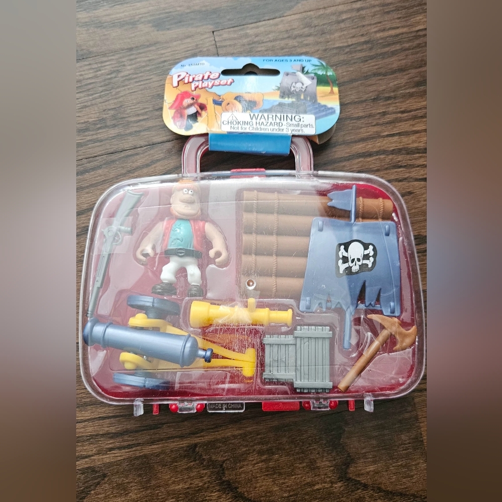 NEW Pirate Playset 9 piece playset in Carry Case Stocking Stuffer Gift‎